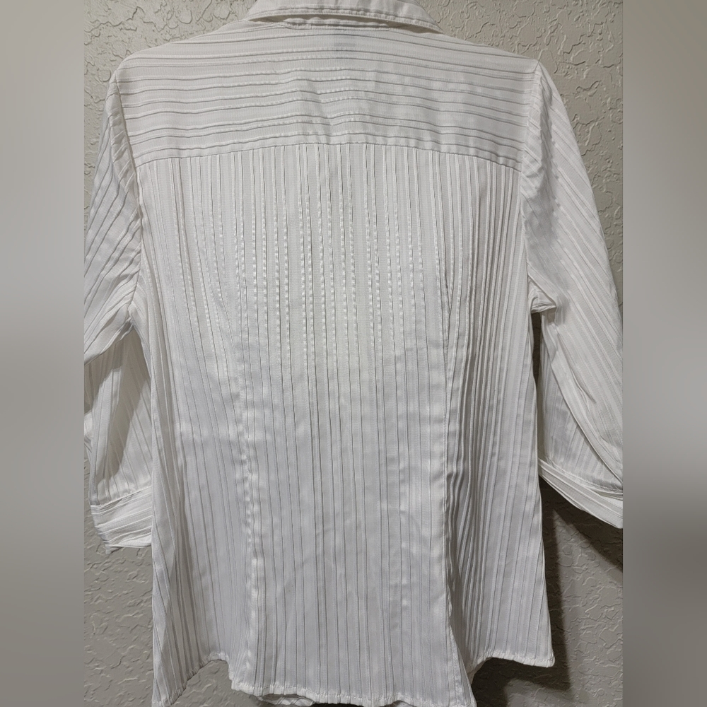 Creme button down blouse - Picture 2 of 4